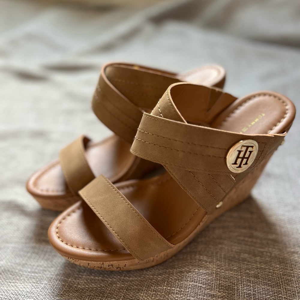 Tommy Hilfiger Cork Tan Wedges Size 9 🌸🌷